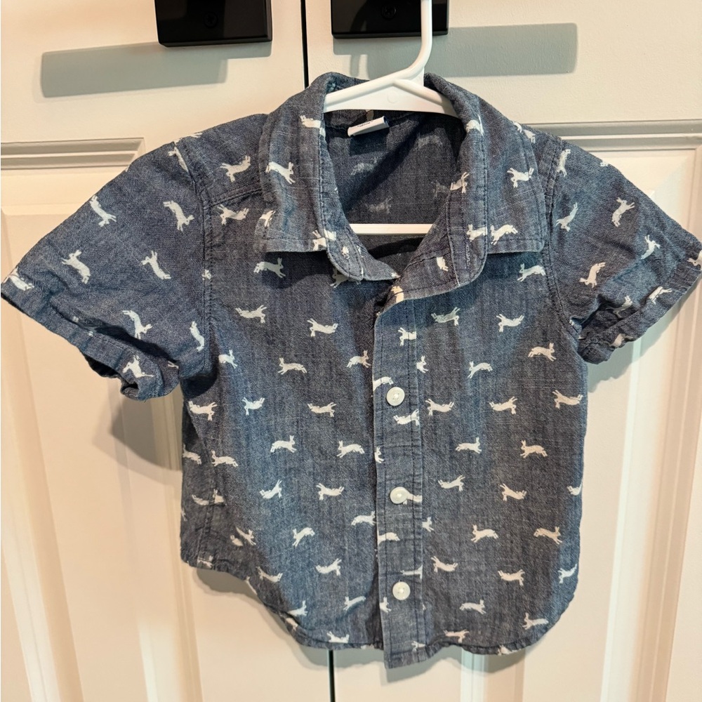 Old Navy Easter rabbit print button-down short sleeve shirt in 12-18 months.